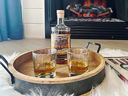 Branson Escape: Pool, Game Table, Sleeps up to 10!