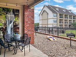Branson Escape: Pool, Game Table, Sleeps up to 10!