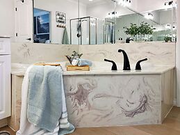 Branson Escape: Pool, Game Table, Sleeps up to 10!