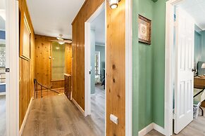 Deschutes Riverwoods Retreat