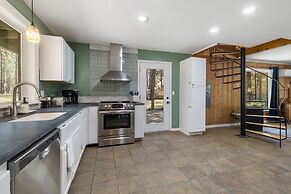 Deschutes Riverwoods Retreat