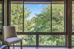 Golf View Peek-a-boo