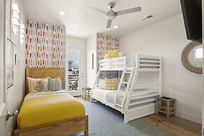 New Listing Happy Hawaiian
