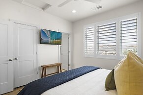 New Listing Happy Hawaiian