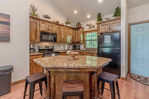Hickory Hideaway - Communal Pool Access