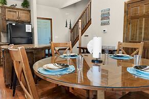 Hickory Hideaway - Communal Pool Access