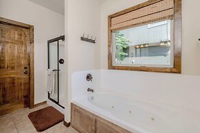 Hickory Hideaway - Communal Pool Access