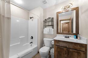 Hickory Hideaway - Communal Pool Access