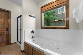 Hickory Hideaway - Communal Pool Access