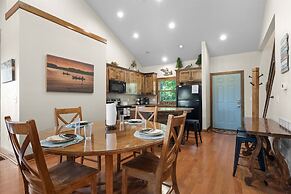 Hickory Hideaway - Communal Pool Access