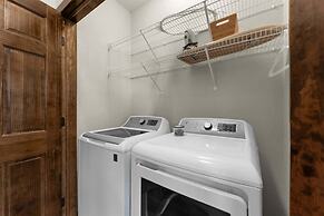 Hickory Hideaway - Communal Pool Access