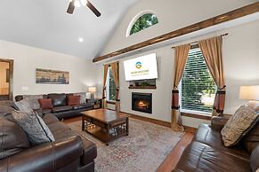 Hickory Hideaway - Communal Pool Access