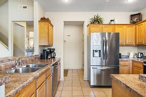 Honey Bee Inn w - Communal Amenities & More!