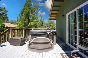 Immersed in Nature! Manzanita Cabin W/hot Tub
