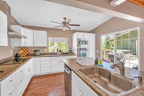 Immersed in Nature! Manzanita Cabin W/hot Tub