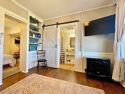 Admirals Quarters Inn