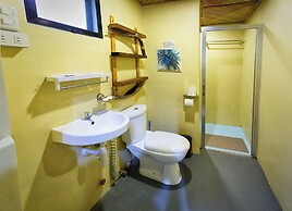 Camotes hidden huts-rooms-bar-restaurant