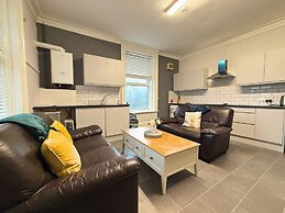 Spacious 6BR Property with Parking