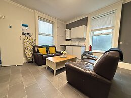 Spacious 6BR Property with Parking