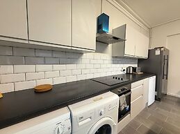 Spacious 6BR Property with Parking