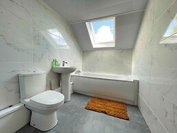 Spacious 6BR Property with Parking