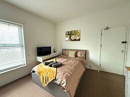 Spacious 6BR Property with Parking