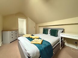 Spacious 6BR Property with Parking