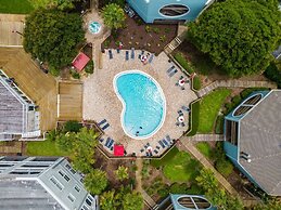 Ocean Hibiscus Oceanfront Resort