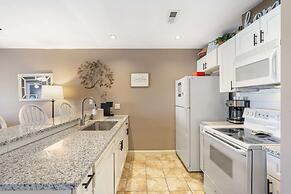 Pondview Cityscape - Best of Branson!