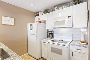 Pondview Cityscape - Best of Branson!