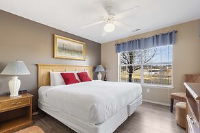 Pondview Cityscape - Best of Branson!