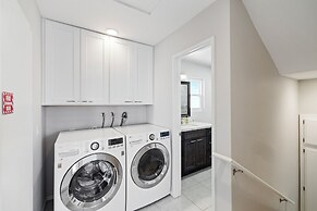 Seafaring Sweet Dreams 5 Minute Walk to Beach!