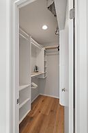 Seafaring Sweet Dreams 5 Minute Walk to Beach!