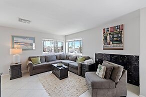 Seafaring Sweet Dreams 5 Minute Walk to Beach!