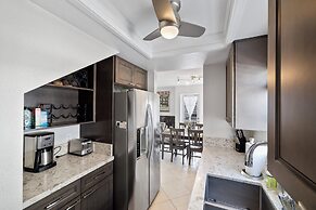 Seafaring Sweet Dreams 5 Minute Walk to Beach!