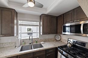 Seafaring Sweet Dreams 5 Minute Walk to Beach!