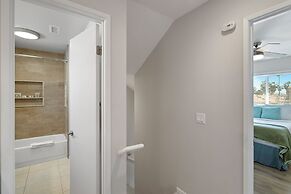 Seafaring Sweet Dreams 5 Minute Walk to Beach!