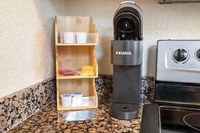 Stone Cliff Relaxation w/ Resort Amenities!