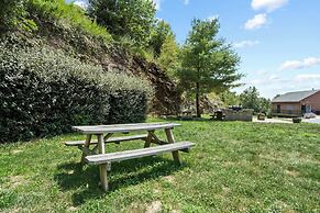 Stone Cliff Relaxation w/ Resort Amenities!