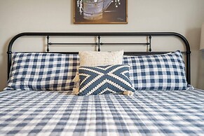 Stonewall Haven - Dual Condos!