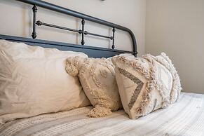 Stonewall Haven - Dual Condos!