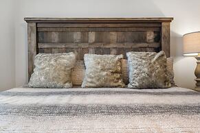 Stonewall Haven - Dual Condos!