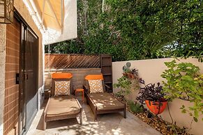 Sunkist at 411 - Community Pool