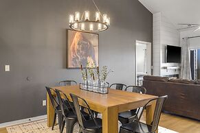 T Time Getaway - Overlooking Golf Views!