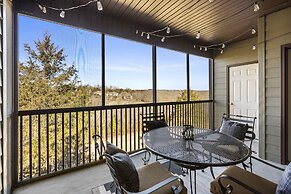 T Time Getaway - Overlooking Golf Views!