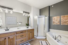 T Time Getaway - Overlooking Golf Views!