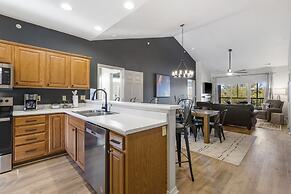 T Time Getaway - Overlooking Golf Views!