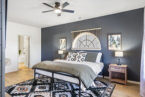 T Time Getaway - Overlooking Golf Views!