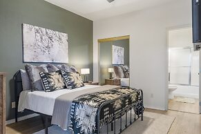 T Time Getaway - Overlooking Golf Views!