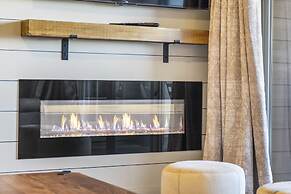 T Time Getaway - Overlooking Golf Views!